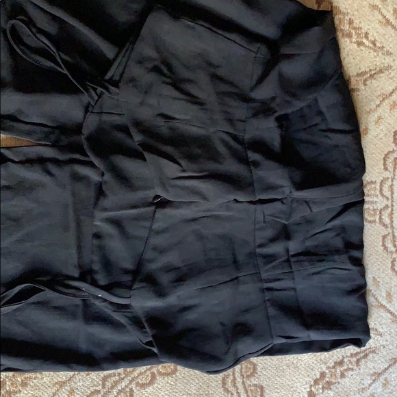 Simple black jumper - Picture 4 of 4